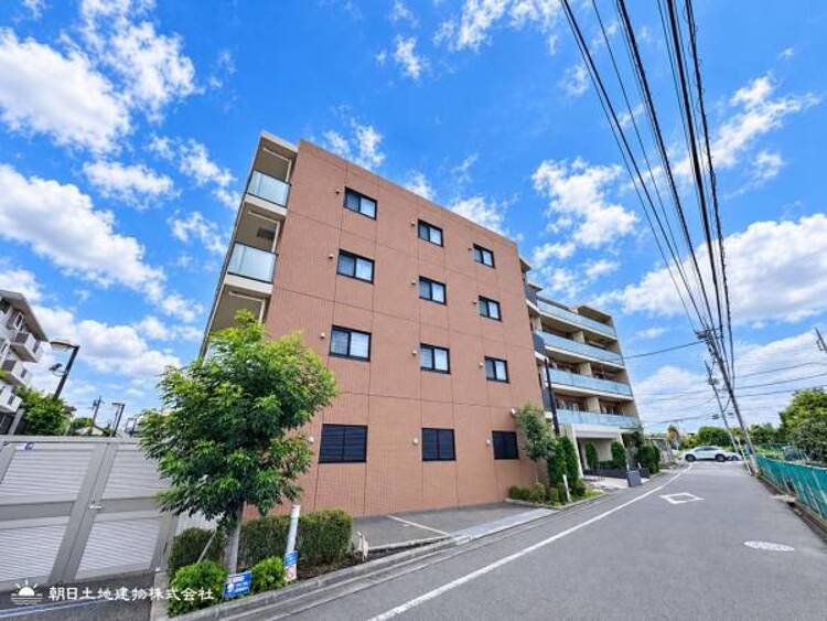 外観 【外観写真】時間のゆとりと空間、暖かな陽光がもたらす光と風を独占してください。