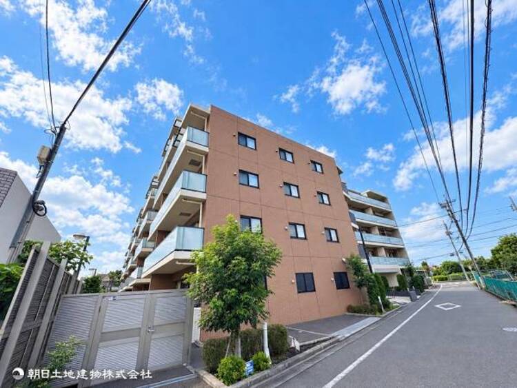 外観 リビングにはみんなが集い、食事や楽しい会話が始まる。