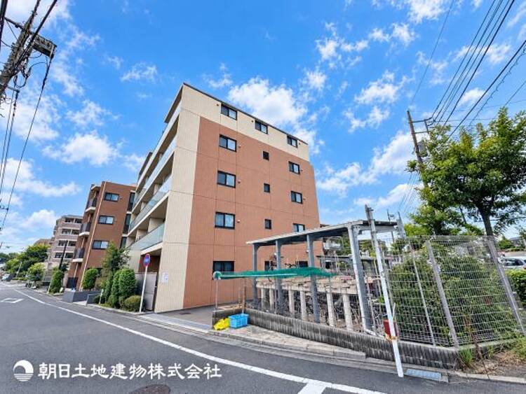 外観 大切なご家族、招いた友人と過ごすひと時を溢れる光が優しく包み込む空間。