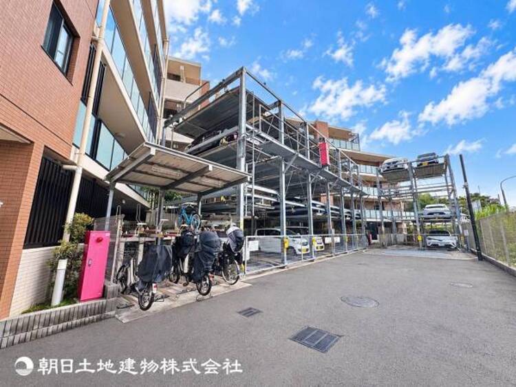 駐車場 【駐車場】立体の機械式駐車場があります。