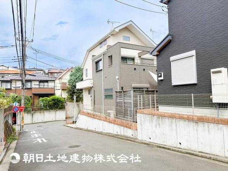 キッチン 太陽に愛された家。陽当り・通風に優れた魅力的で快適さを追求した住宅です。