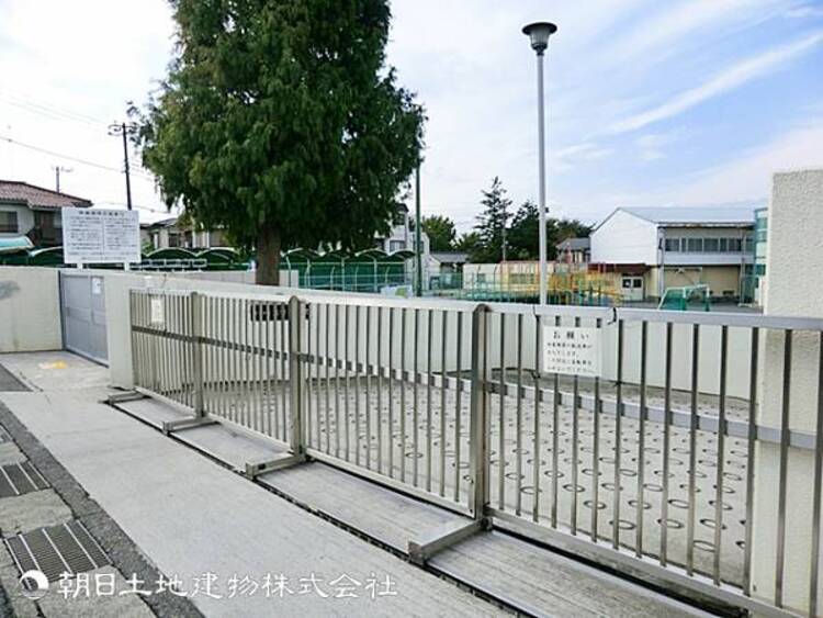 周辺 【本宿小学校】1200ｍ　穏やかな校風で日々の授業や基本的な生活にしっかり取り組む落ち着いた児童が多い小学校です。地域の見守り活動も手厚くお子様の通学に安心です。