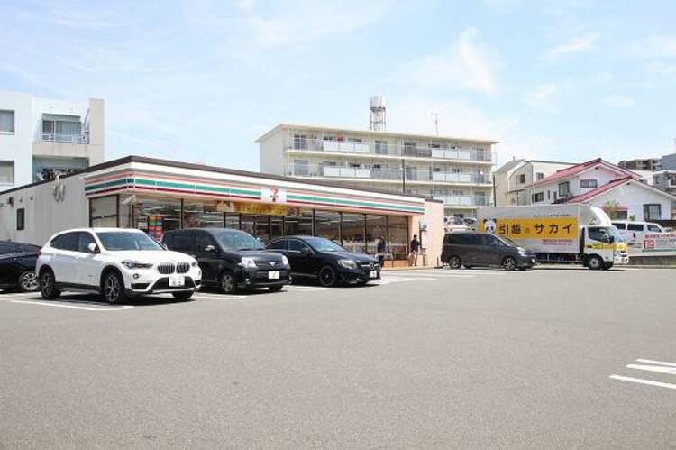 周辺 セブンイレブン横浜田奈駅東店まで約605ｍ