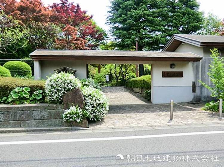 周辺 【堂之坂公苑】800ｍ　江戸時代の屋敷跡を利用した、日本庭園風の情緒あふれる公園です。四季折々の景色を楽しめる散策やリフレッシュにぴったりのスポットです。