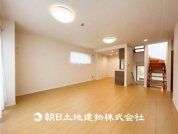 居間 【リビング】家族や友人との時間など１番多くの時間を過ごす空間だからこそ快適な空間を目指してプランニングしました