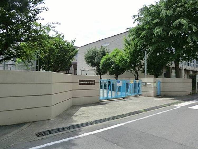 周辺 川崎市立西梶ヶ谷小学校 570m