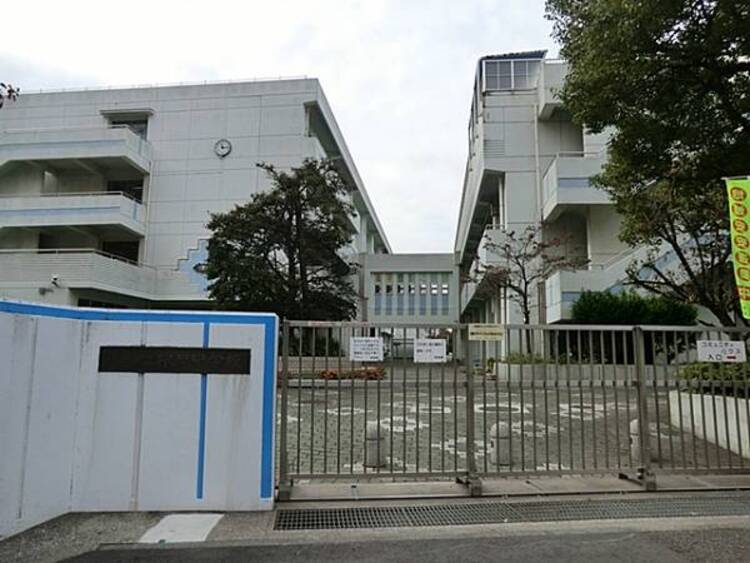 周辺 横浜市立根岸中学校　360ｍ