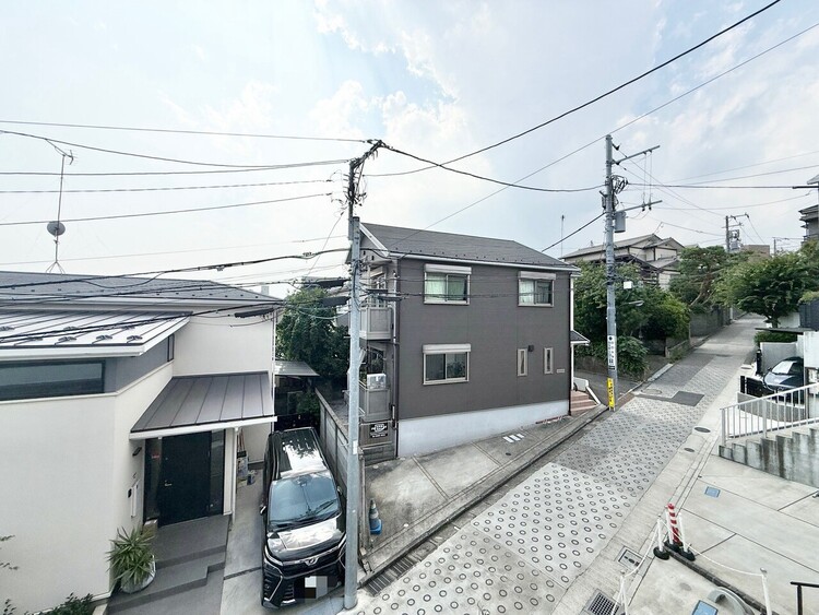 バルコニー 窓を開けると広がる青空。心をリフレッシュして日々を過ごしていきましょう。