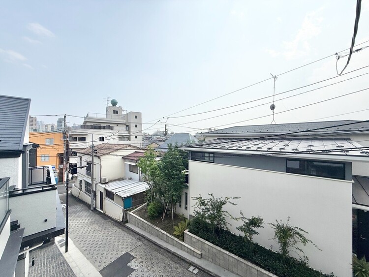 バルコニー 頬をなでる、優しい風を感じることが出来ます。