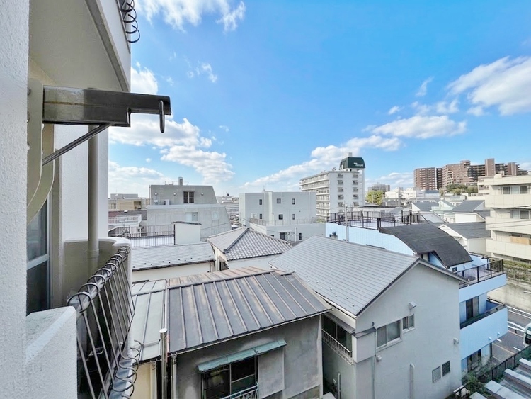 バルコニー 頬をなでる、優しい風を感じることが出来ます。