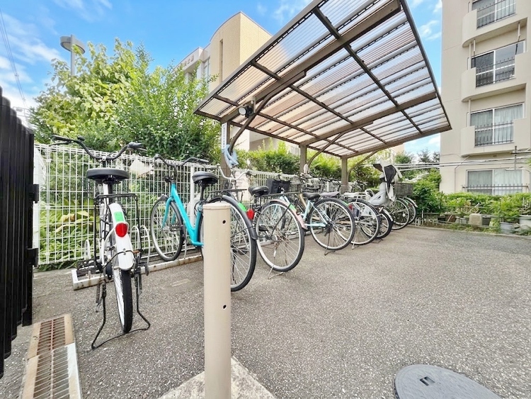 その他 きちんと整備された駐輪場。住む方の心遣いが感じられます。