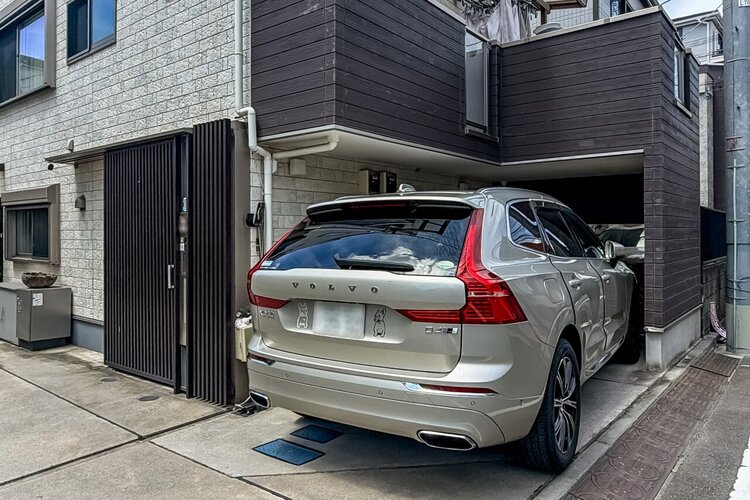 駐車場 本物件の駐車スペースです。車種制限のある場合もございますので、お気軽にお問い合わせくださいませ。
