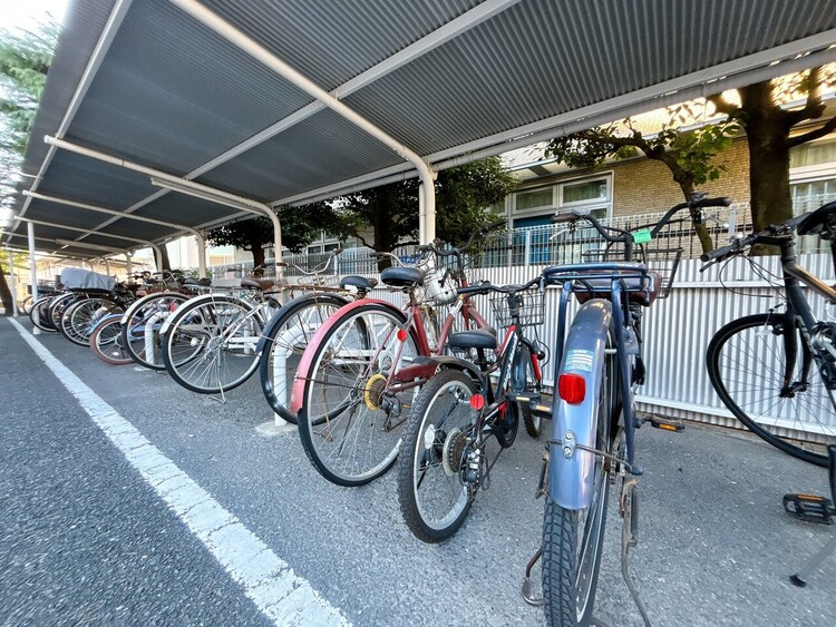 その他 きちんと整備された駐輪場。住む方の心遣いが感じられます。