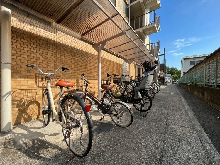 その他 きちんと整備された駐輪場。住む方の心遣いが感じられます。
