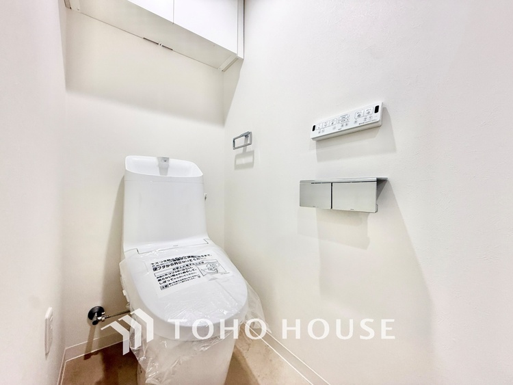 トイレ ◆トイレ◆トイレも全て新品に交換されており、清々しく新生活を始めることができます。白基調の清潔感のある空間に生まれ変わりました。