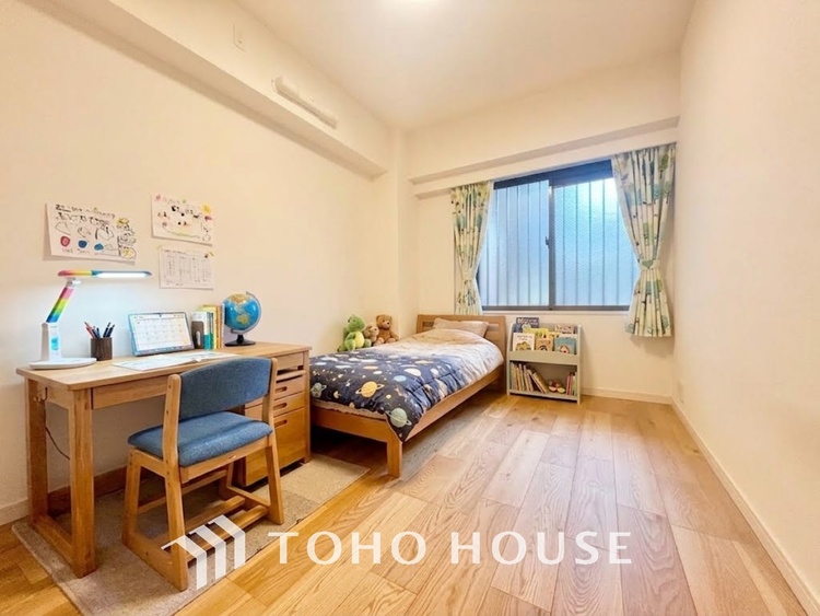 内装 ※生成AIによるイメージです。家具・小物は販売価格に含まれません。【PRIVATE ROOM】◆属毛離裏◆子は父を手本とし、母に愛育されて成長する。家族の深い繋がり。いつまでも大切にしたい。