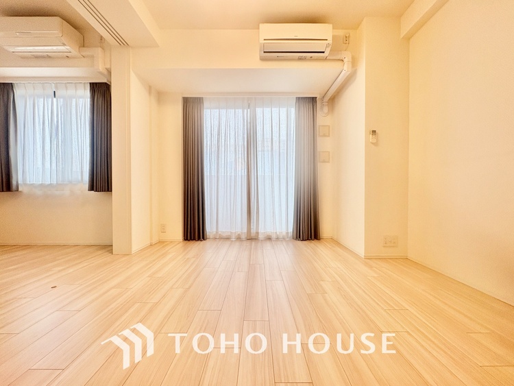 内装 【LIVING】◆眩い◆光が燦々と入り、家族の笑顔を照らす。「いつまでも続いて」と願う夢のような毎日がここにある。
