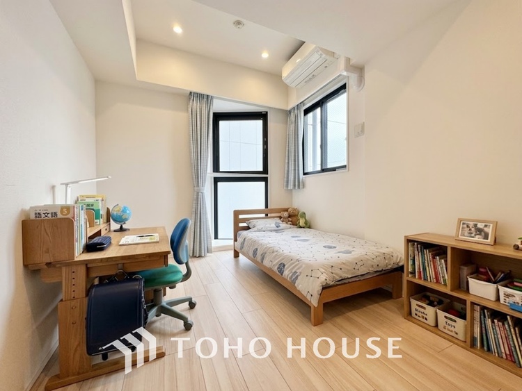 内装 ※生成AIによるイメージです。家具・小物は販売価格に含まれません。【PRIVATE ROOM】◆属毛離裏◆子は父を手本とし、母に愛育されて成長する。家族の深い繋がり。いつまでも大切にしたい。