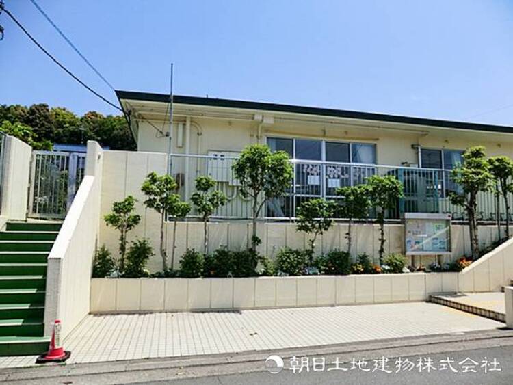 周辺 【川井宿保育園】890ｍ　動物園の「ズーラシア」などが近く豊かな自然環境が強みです。外遊び中心の保育で毎日しっかり体を動かすため、体力のあるお子様に育てることができます。
