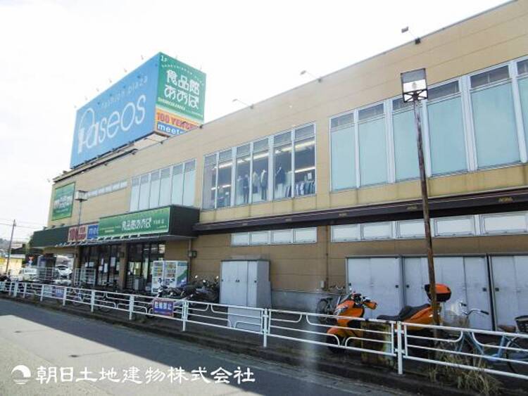 周辺 【食品館あおば下川井店】740ｍ　生鮮が新鮮で品ぞろえ豊富・特売も多く周辺エリアの生活を支えています。駐車場は２００台と大規模のため、お車でのご来店も安心です。