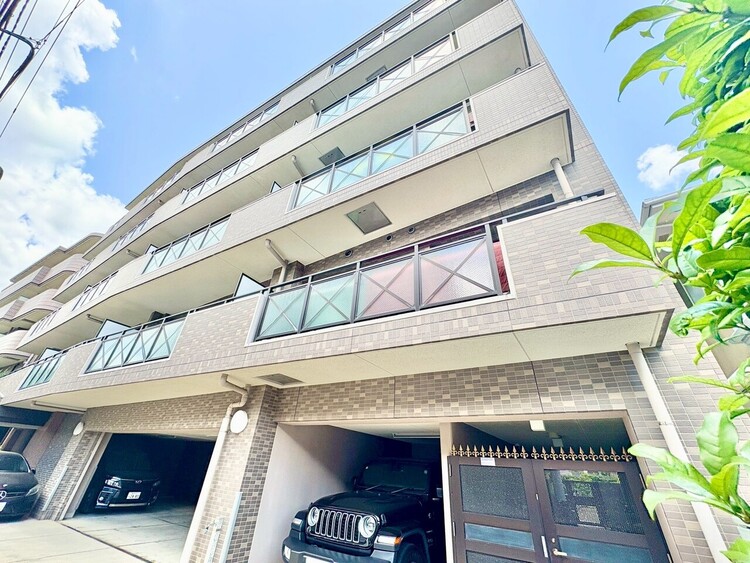 外観 【Exterior】街並みに溶け込みながらも、確かな存在感。