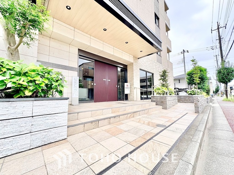 エントランス エントランスはマンションの顔。清潔感、存在感のあるエントランスは居住者の心を豊かにする。