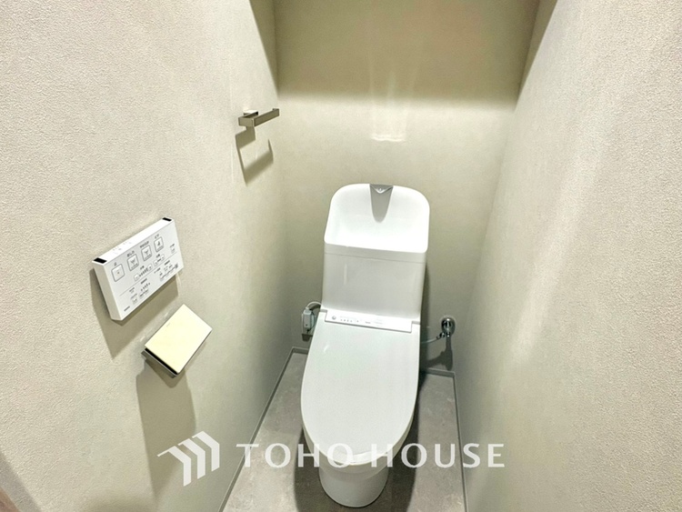 トイレ 【トイレ】落ち着いた空間に仕上がっており快適にご使用できそうです。