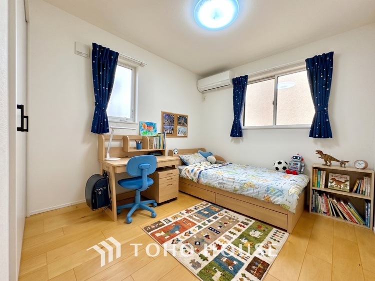 内装 【居室】主寝室としても、お子様のお部屋としても使いやすい一室です。