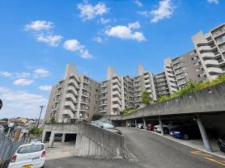 外観 住みやすさとデザイン性を両立させた欲張りな住宅が登場しました　相反しがちなことが相互作用でより良質に！本物だけが表現することができる質の高い機能美はよきものをつなげた古くからの伝統と最新技術の結晶です																			