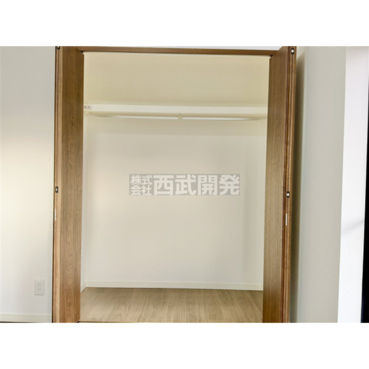 収納 クローゼットがございます。収納が多いお家はすっきりして快適空間です。