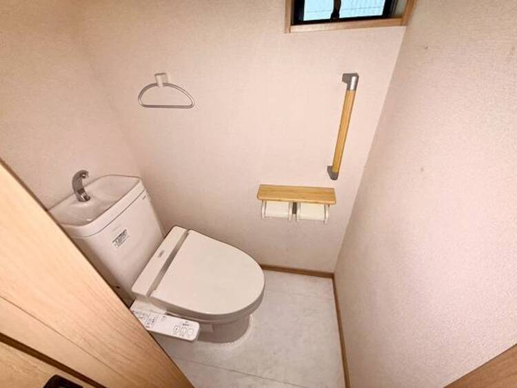 トイレ 清潔感のあるシンプルで使いやすいトイレです。