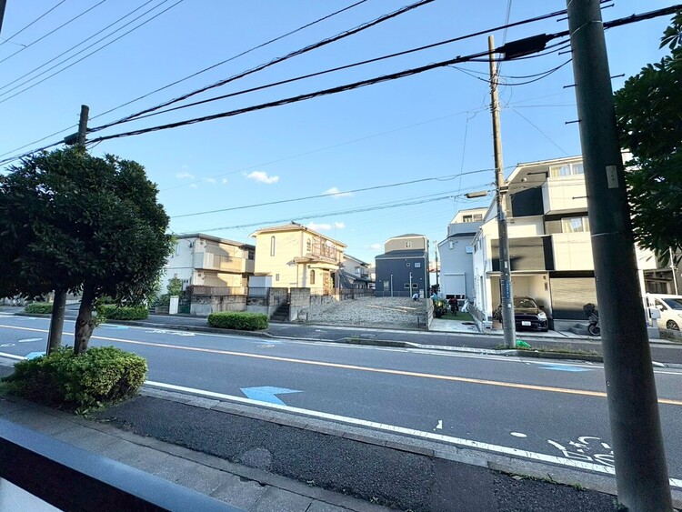 バルコニー 窓を開けると広がる青空。心をリフレッシュして日々を過ごしていきましょう。