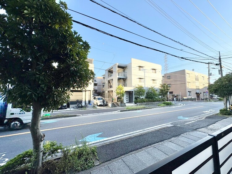 バルコニー 頬をなでる、優しい風を感じることが出来ます。