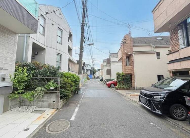 その他 駅からの帰り道には最寄りのスーパーがございます。毎日のご通勤など非常に助かります。