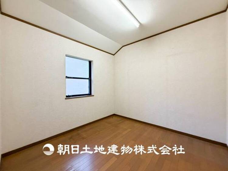 内装 【居室】設計者のセンスが求められる大切な空間だからこそ、落ち着いて過ごせる癒しと寛ぎの空間が欲しい。そんな願いを叶えました。