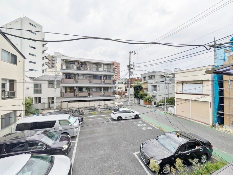 バルコニー 窓を開けると広がる青空。心をリフレッシュして日々を過ごしていきましょう。