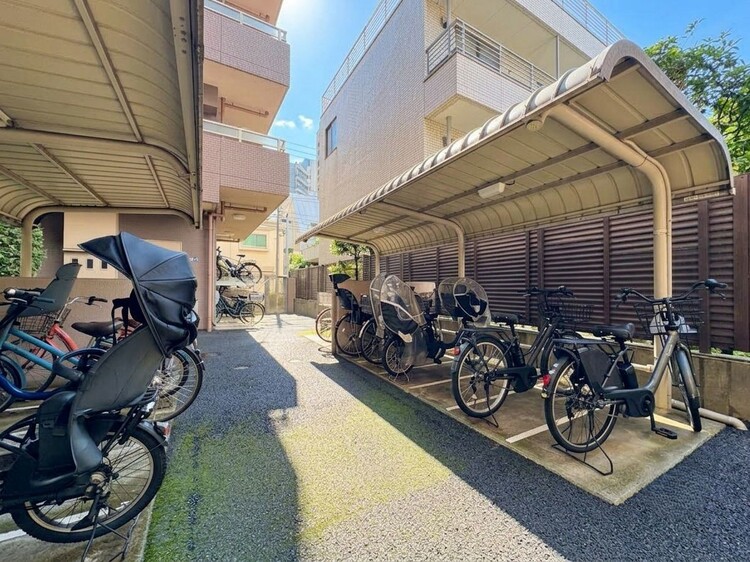 その他 きちんと整備された駐輪場。住む方の心遣いが感じられます。