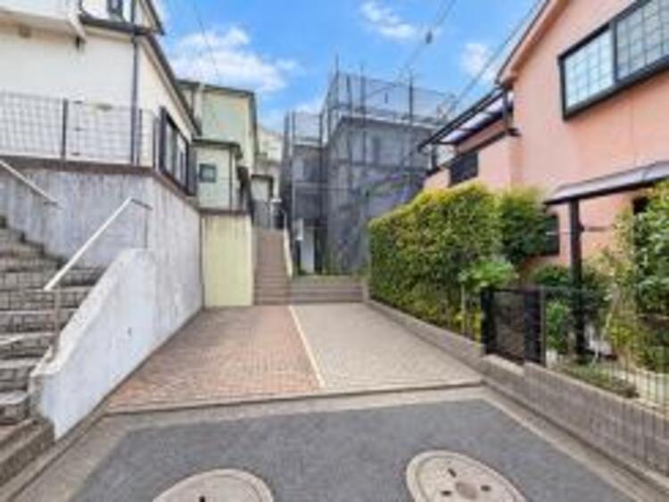 外観 空を広く感じる。緑が多いゆったり感のある安心の住環境です！！潤いのある環境でホッと生活できそうです！おしゃれな雰囲気や自然の潤いがあり、親しみやすさと個性を！街に新たな価値をもたらし続けてくれます！ 