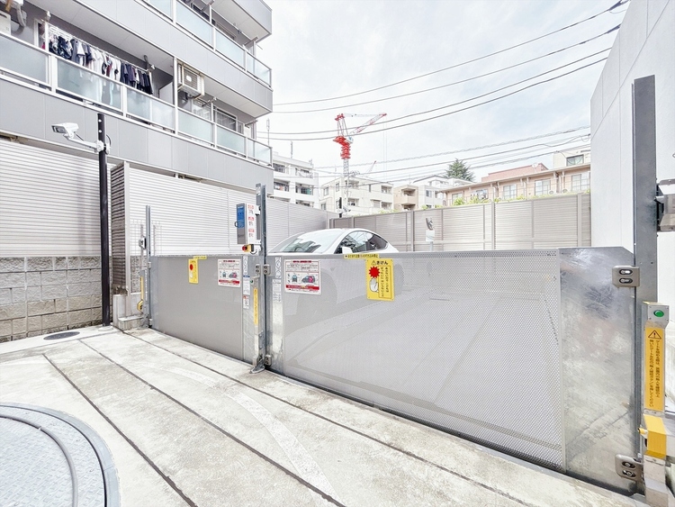 駐車場 本物件の駐車スペースです。車種制限のある場合もございますので、お気軽にお問い合わせくださいませ。