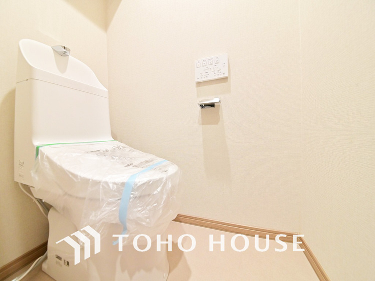 トイレ 清潔な洗浄機能付温水シャワートイレ