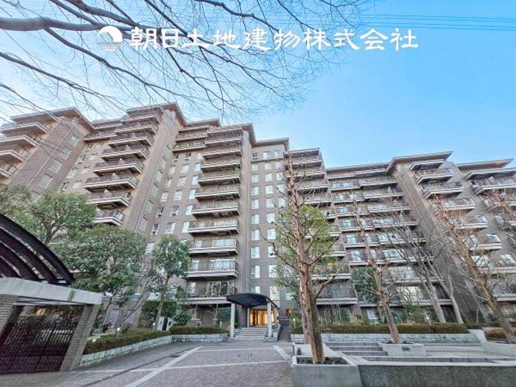 外観 大切なご家族、招いた友人と過ごすひと時を溢れる光が優しく包み込む空間。