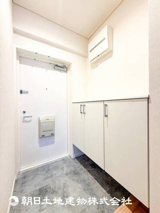 その他 【玄関】大切な家族、お客様をお迎えする玄関は住宅の入口。落ち着いた雰囲気。