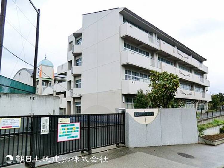 周辺 南山田小学校520ｍ