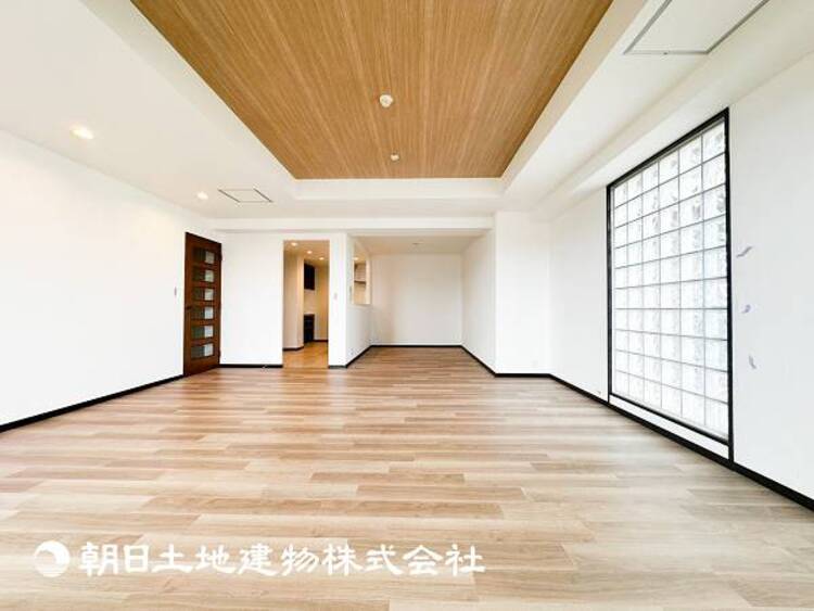 居間 お気軽にお問い合わせください。