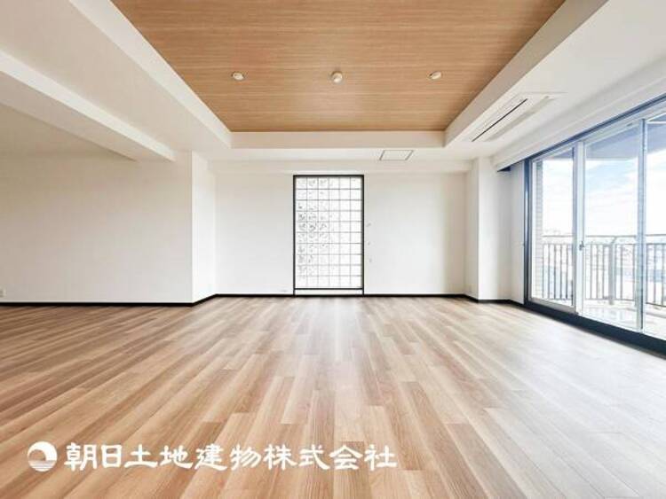 居間 お気軽にお問い合わせください。