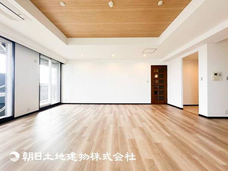 居間 お気軽にお問い合わせください。