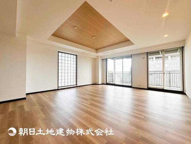 居間 お気軽にお問い合わせください。