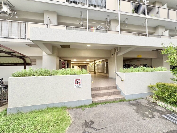 その他 上質感漂う玄関アプローチです。