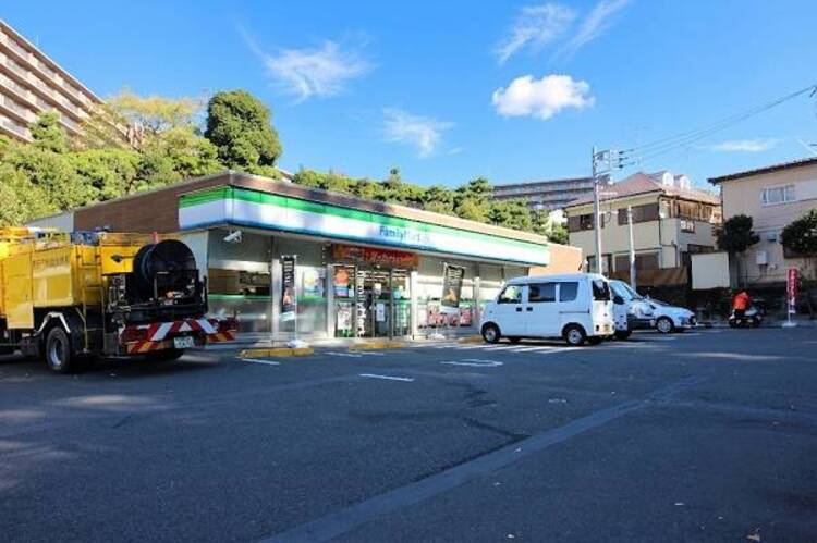周辺 ファミリーマート 町田南大谷店まで約418ｍ
