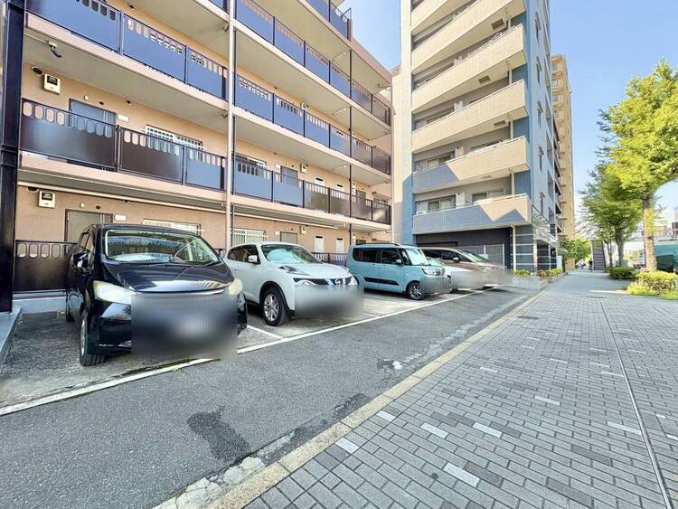 駐車場 本物件の駐車スペースです。車種制限のある場合もございますので、お気軽にお問い合わせくださいませ。